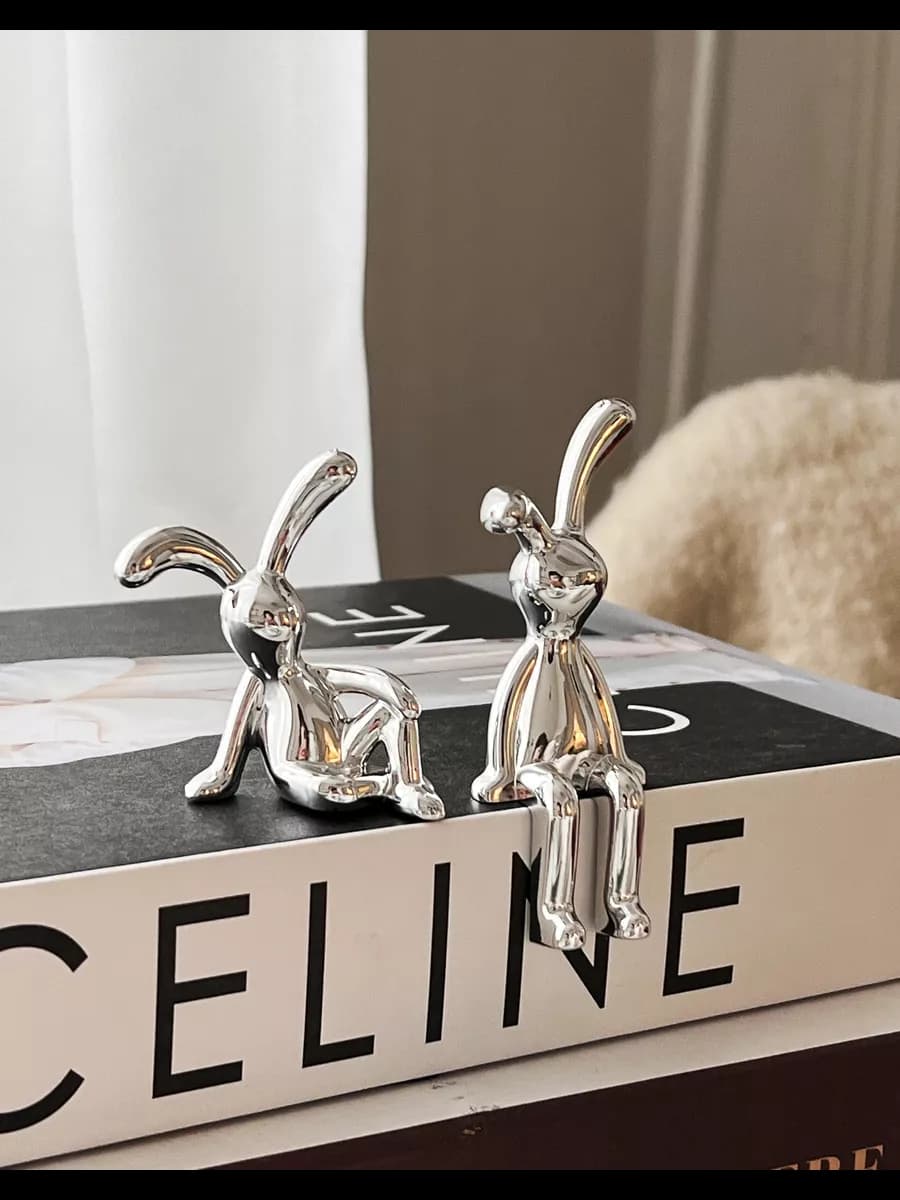 Статуэтки кролики сидячие для интерьера и декора 2 штуки