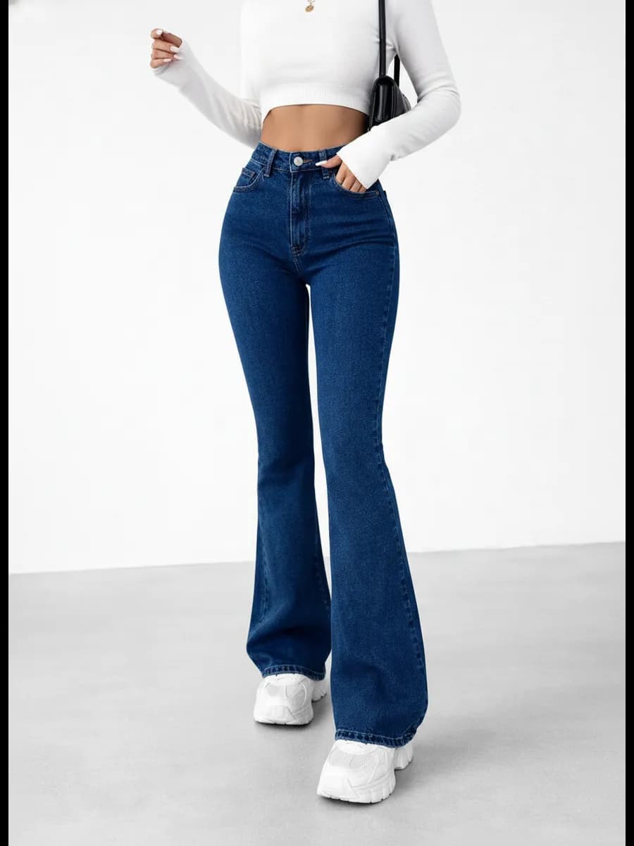 Джинсы клеш от колена с высокой посадкой