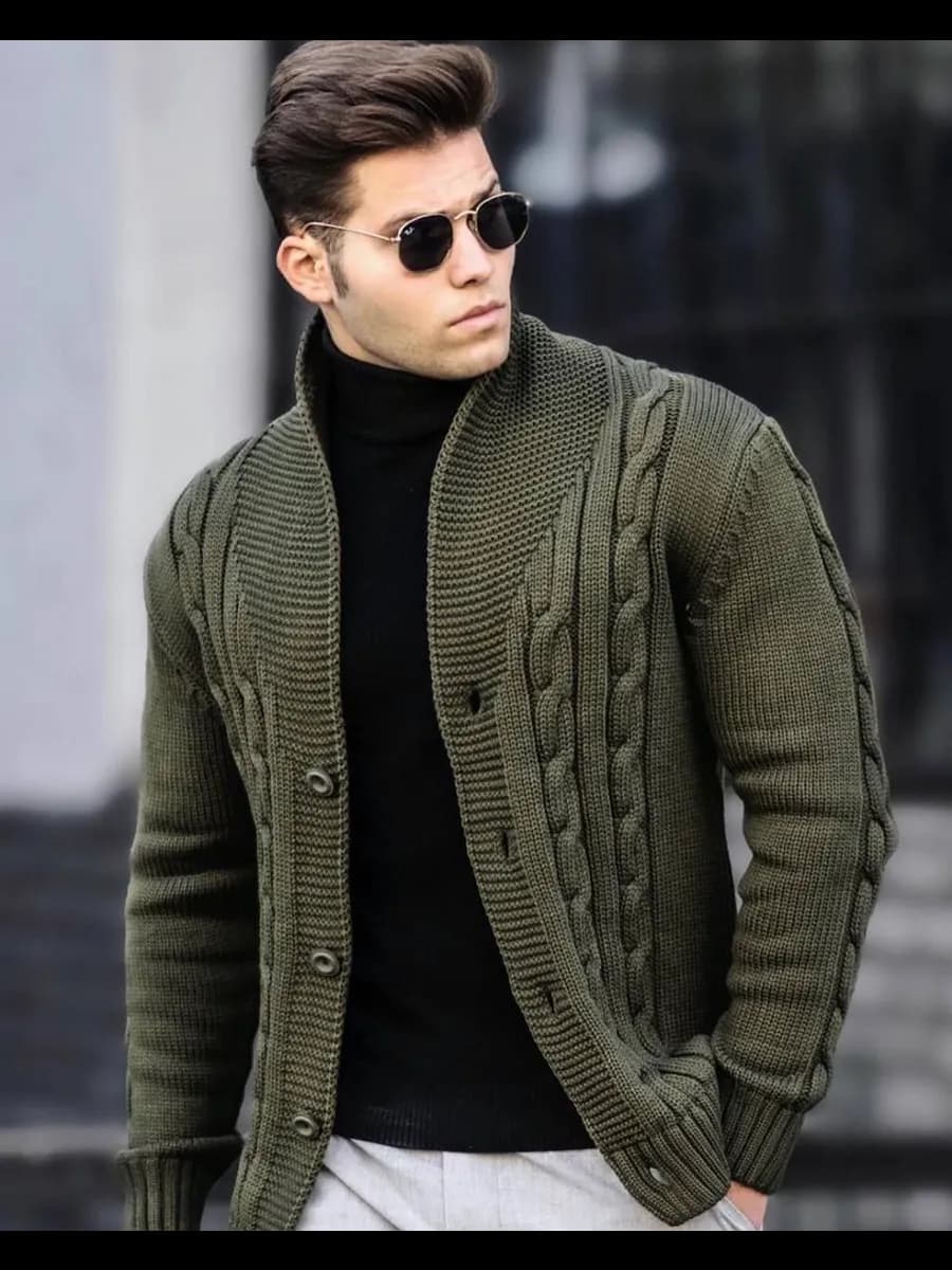 Кардиган на пуговицах вязаный шерстяной