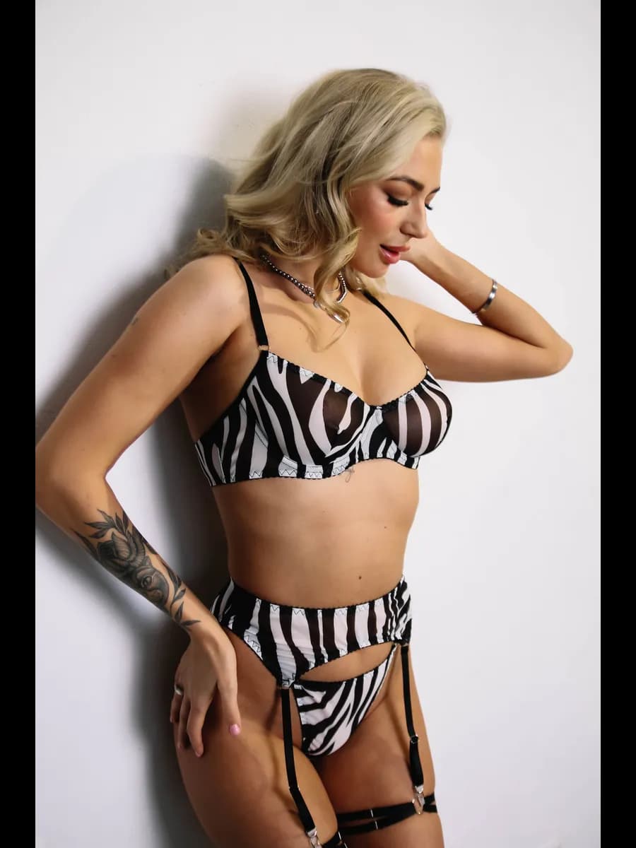 Сексуальное нижнее белье комплект