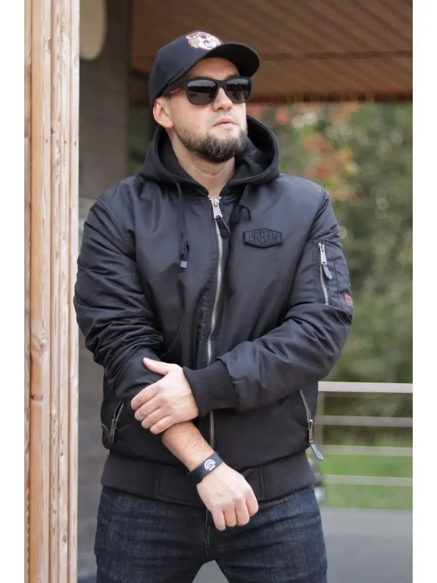 Бомбер утепленный со съемным капюшоном