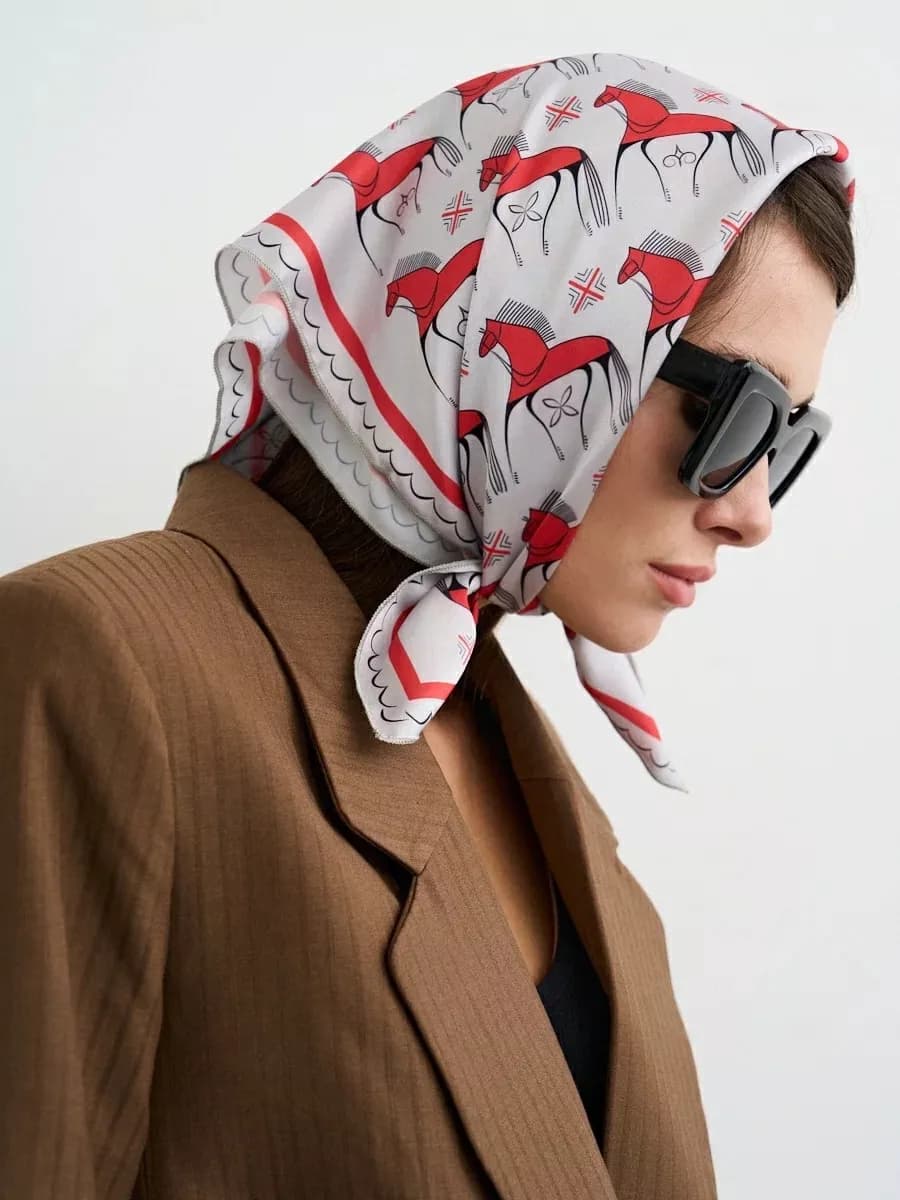 Шелковый платок шейный на сумку бандана с лошадью