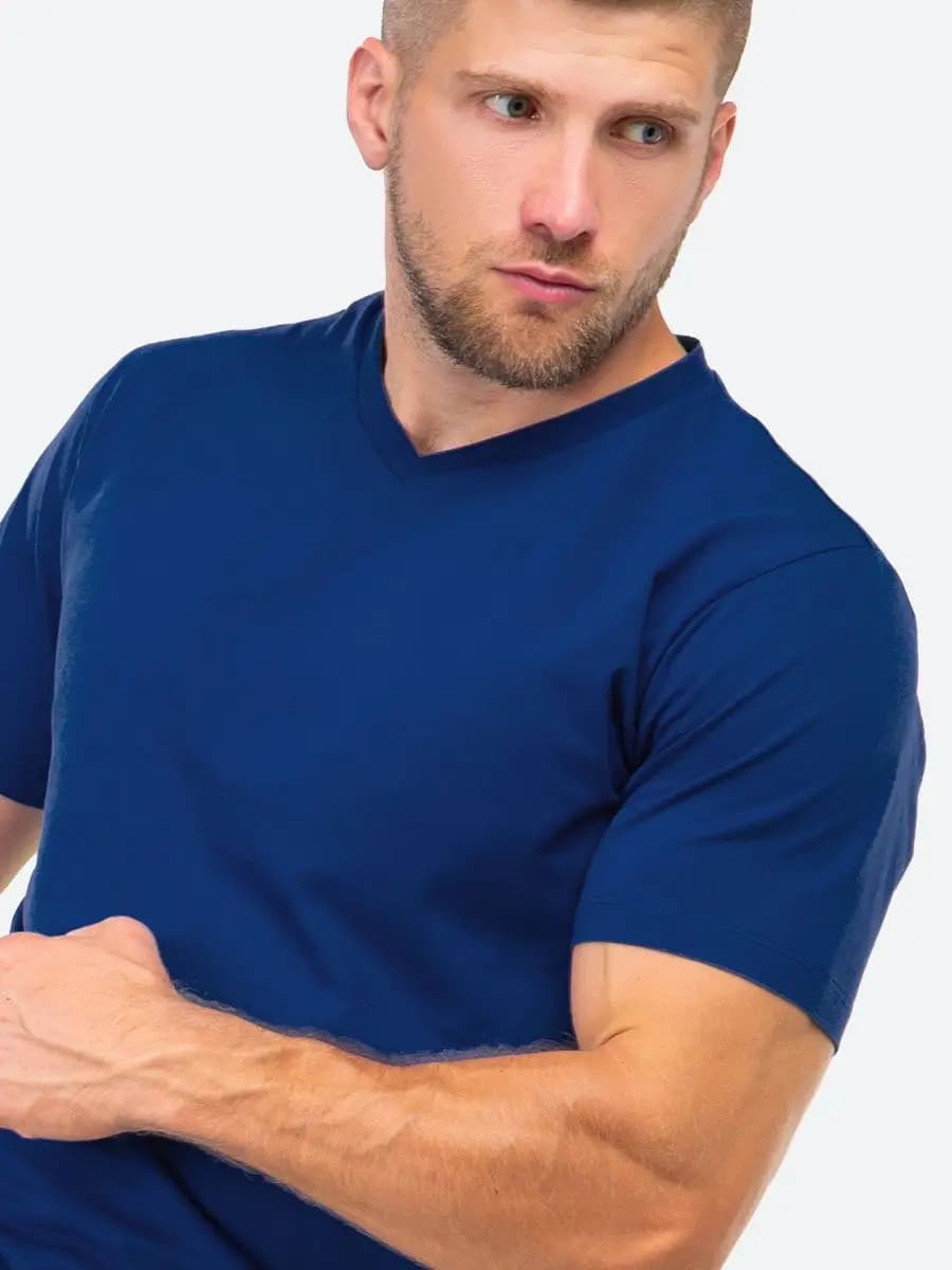 Футболка базовая с v-образным вырезом