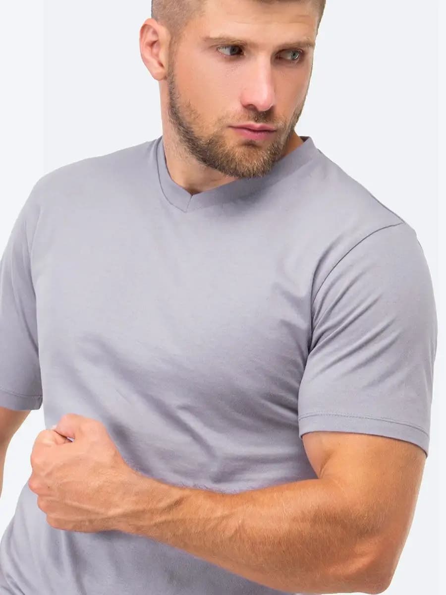 Футболка базовая с v-образным вырезом