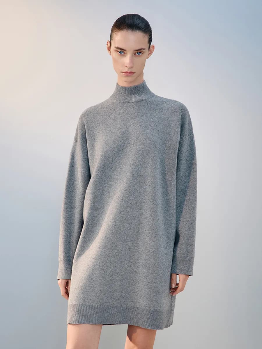 Платье-свитер мини вискозное свободное с воротником