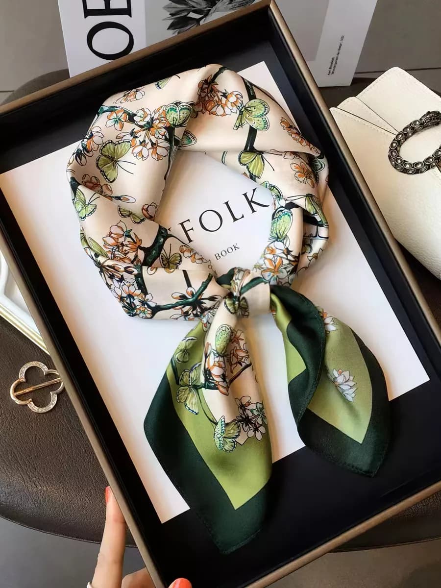 Платок шелковый на голову и шею