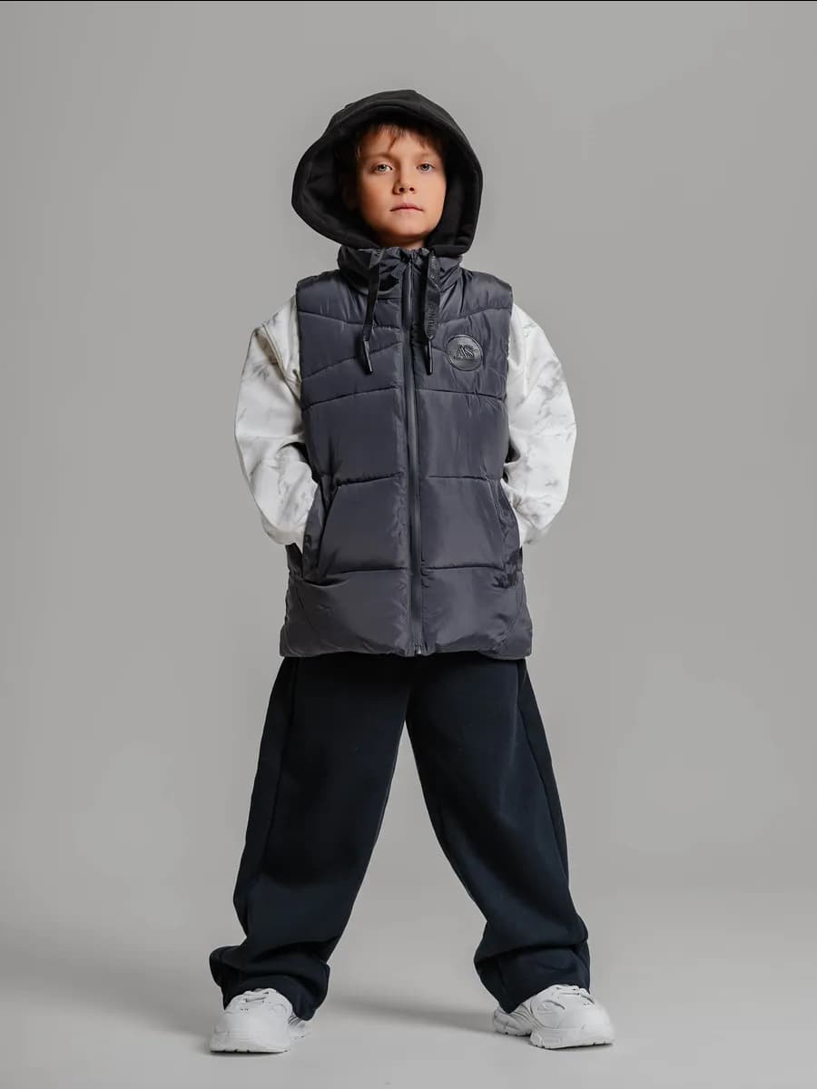 Жилет стеганый с капюшоном утепленный - фото 1