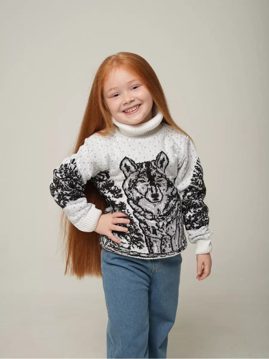 Свитер с горлом волк