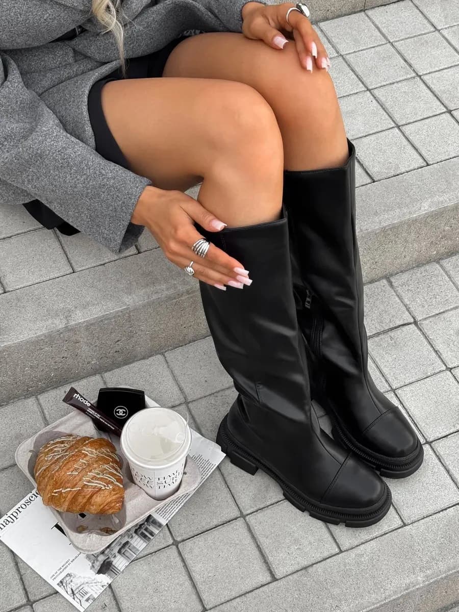 Демисезонные сапоги трубы классические