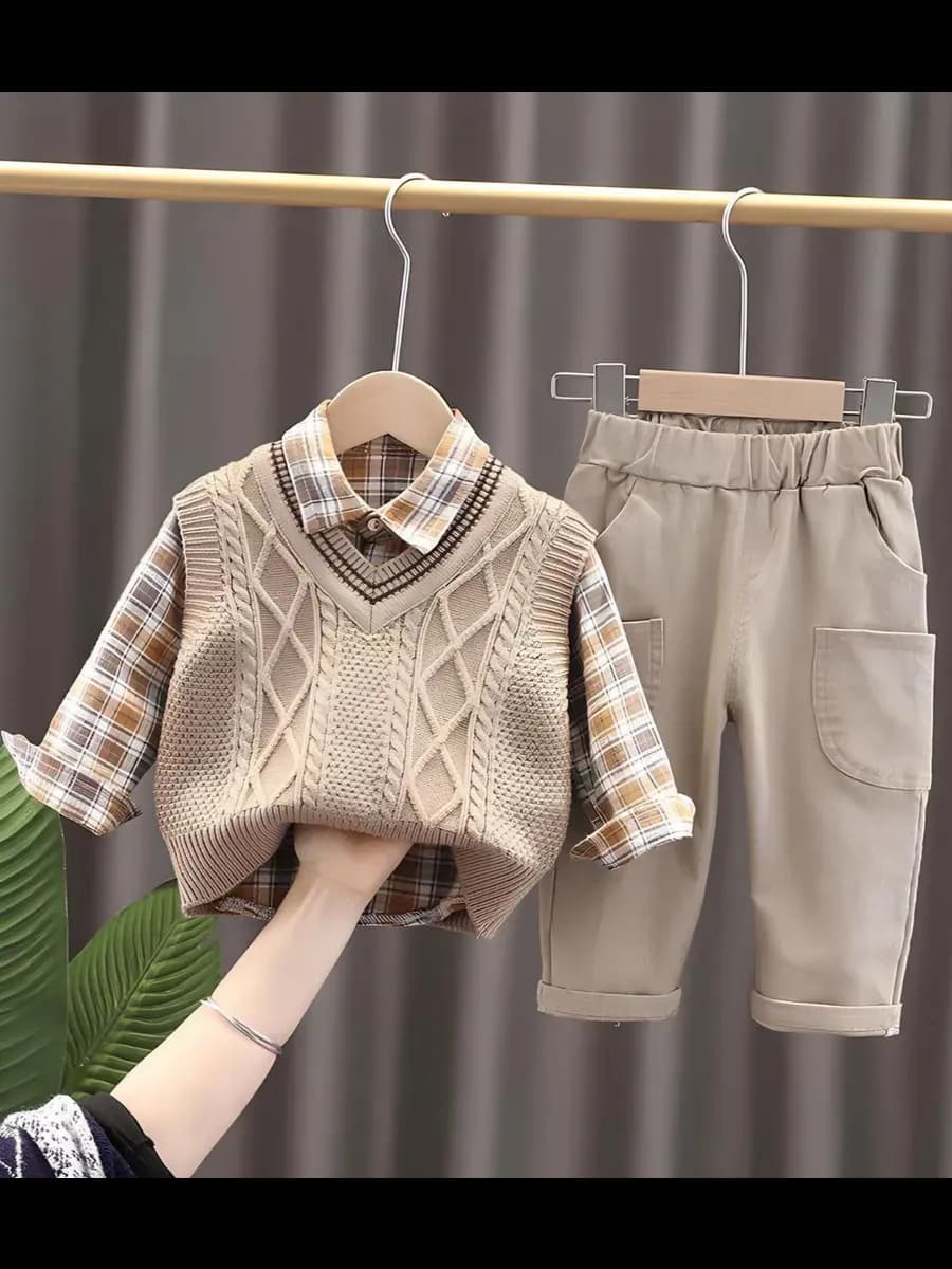 Костюм тройка с рубашкой и жилетом