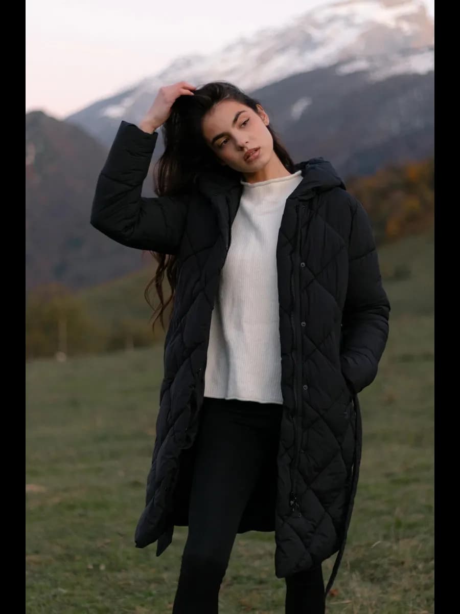 Куртка стеганая с поясом и капюшоном пуховик