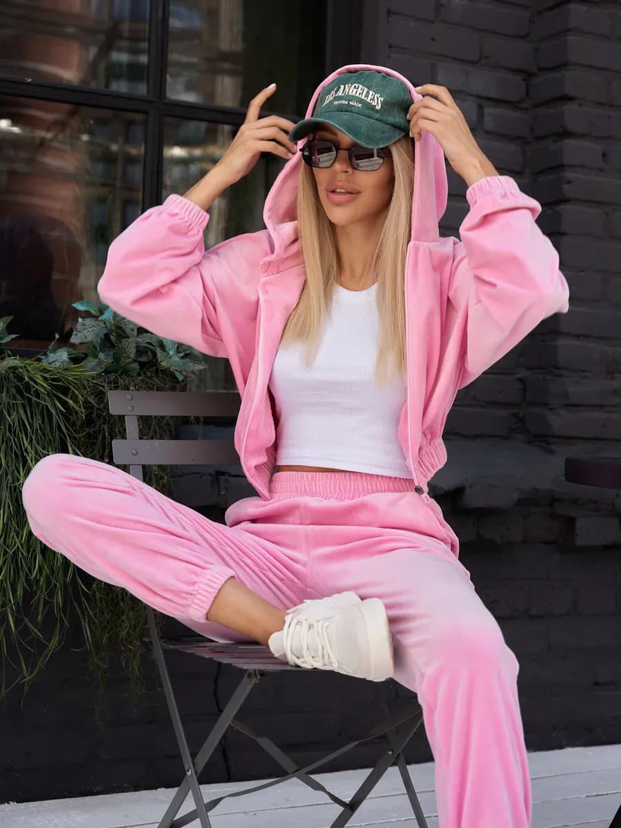 Велюровый костюм спортивный