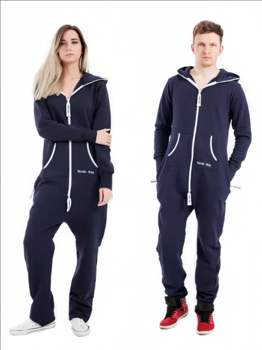 Комбинезон спортивный на молнии с капюшоном