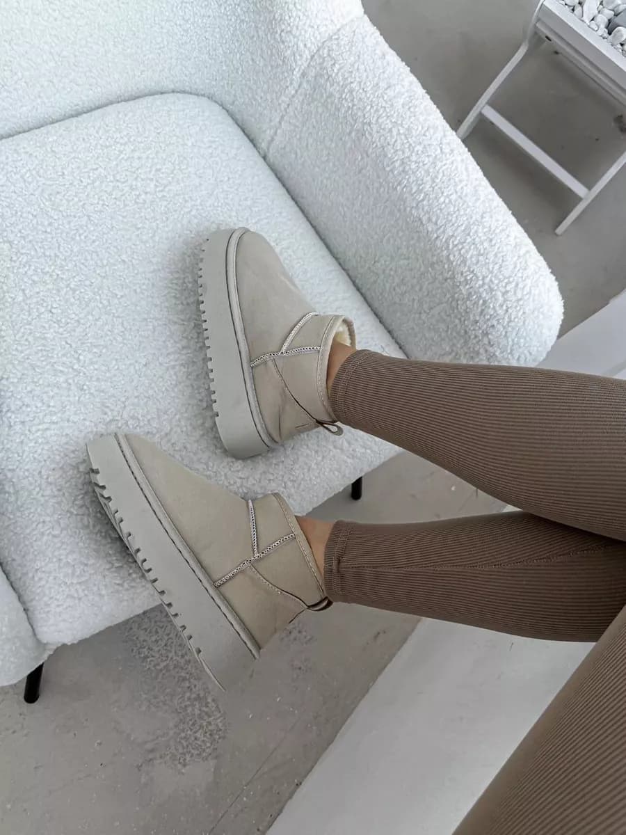 Угги короткие на высокой подошве