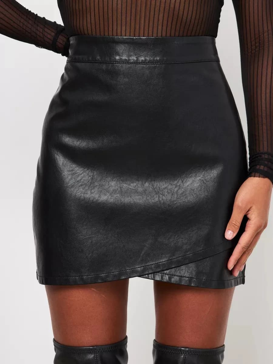 Юбка кожаная короткая мини