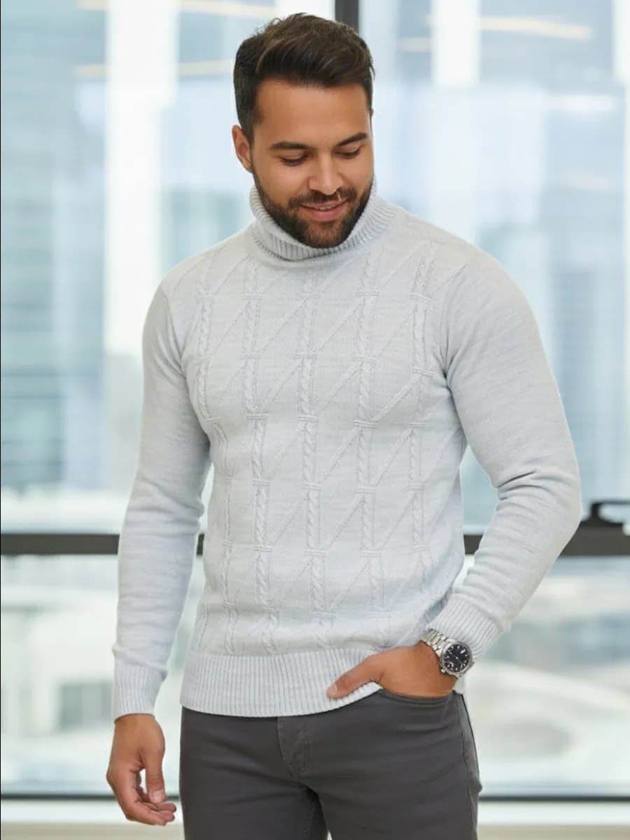 Свитер с горлом