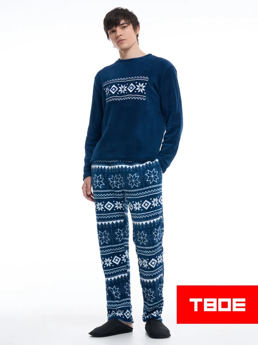 Плюшевая пижама с орнаментом снежинки