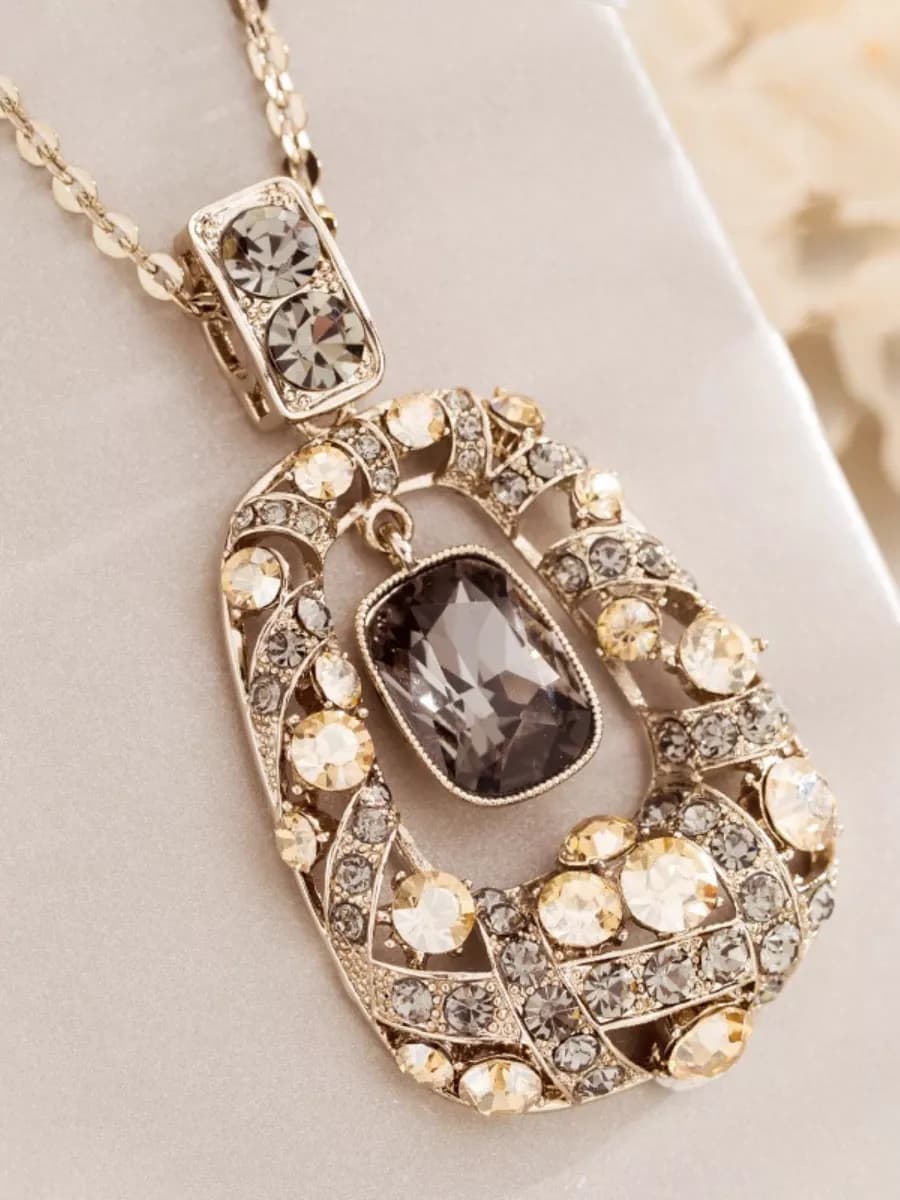 Украшение на шею колье ожерелье