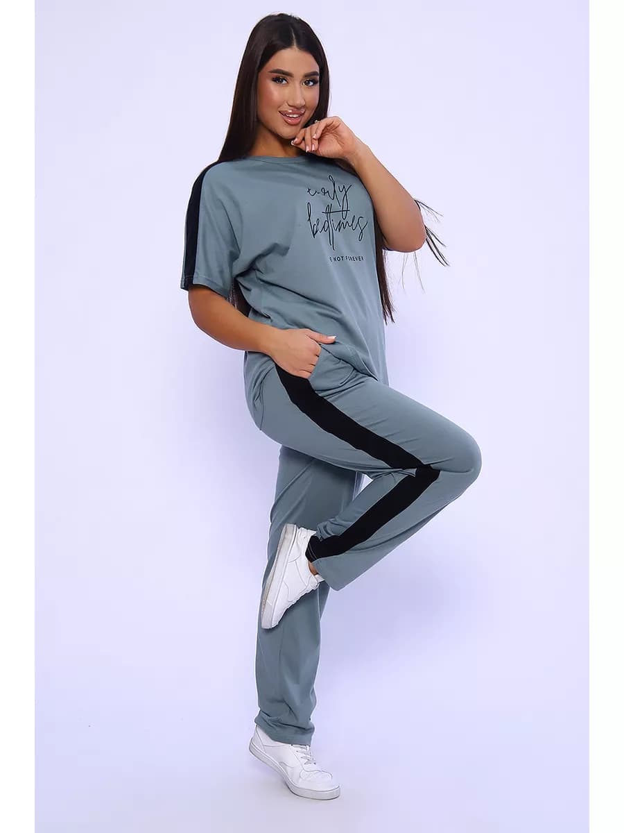 Костюм женский спортивный