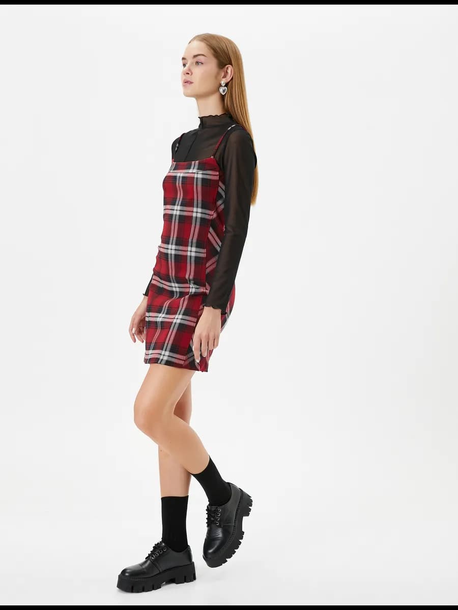 Короткое платье на бретелях в клетку Slim Fit