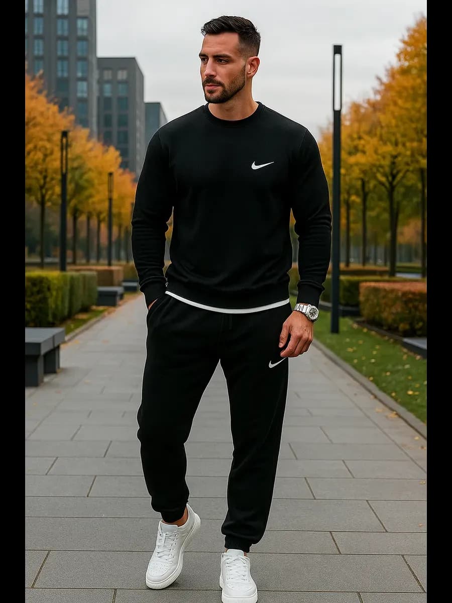 Спортивный костюм с кофтой и штанами летний