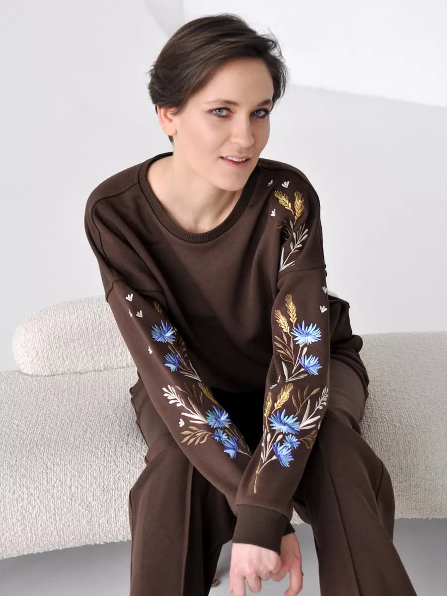 Свитшот с вышивкой