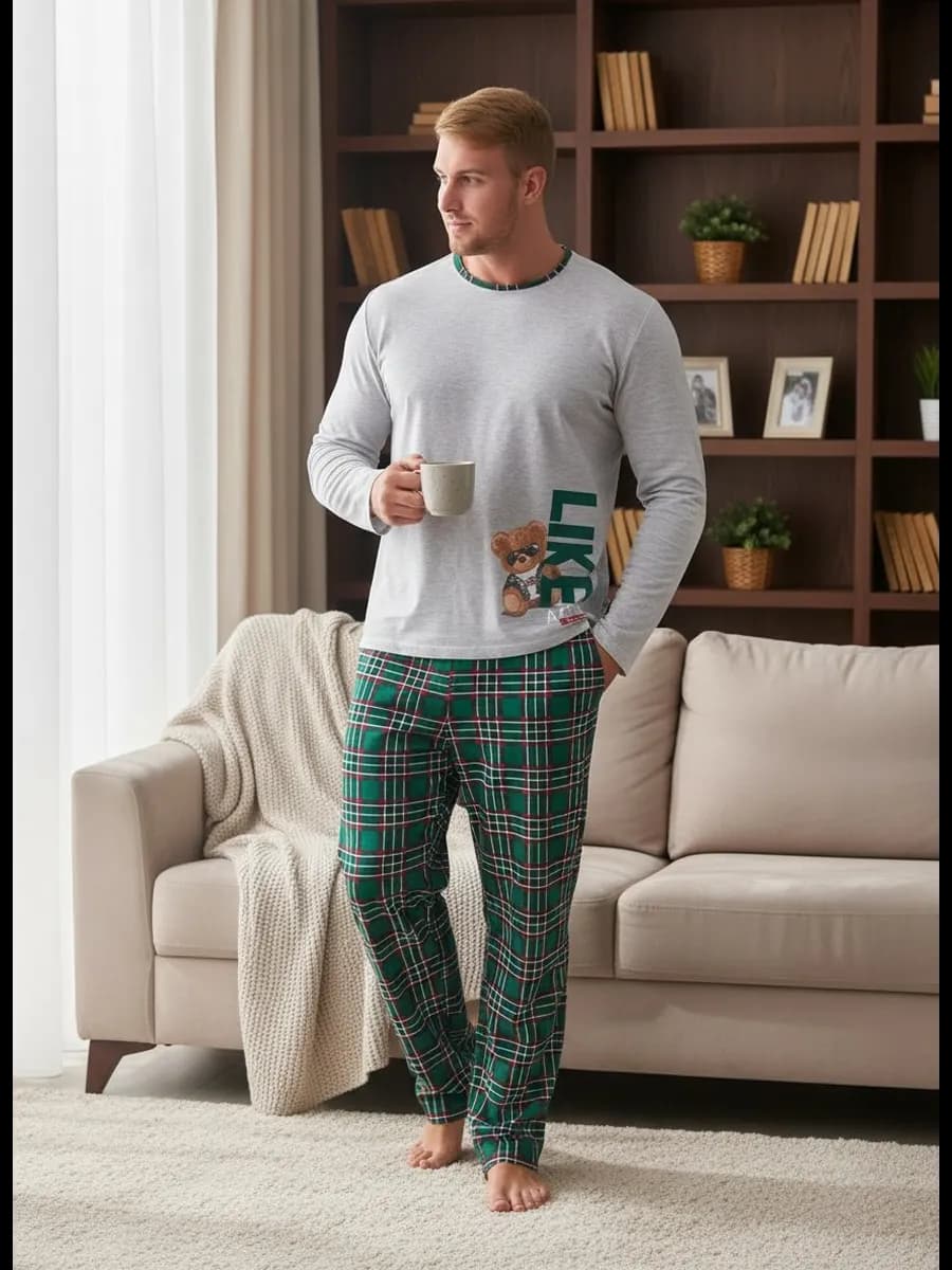 Пижама новогодняя со штанами в клетку