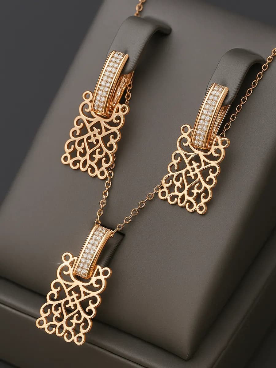 Набор бижутерии серьги и цепочка с подвеской позолоченные