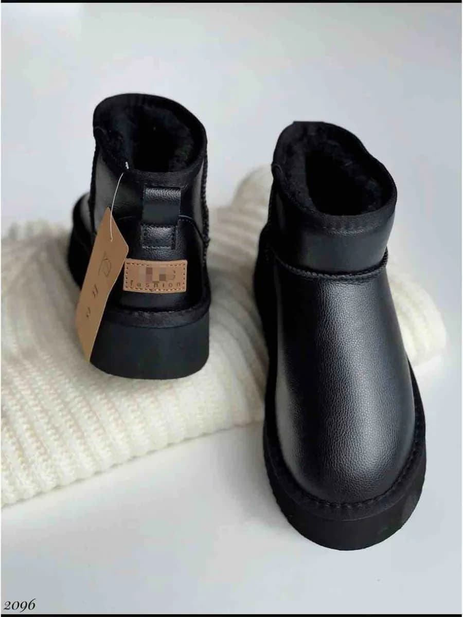 Угги зимние на высокой подошве с мехом