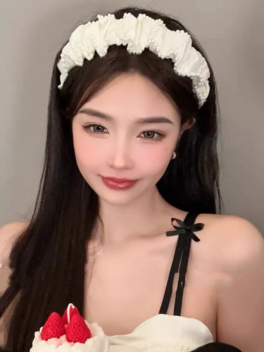 Ободок с рюшами украшенный жемчужинами