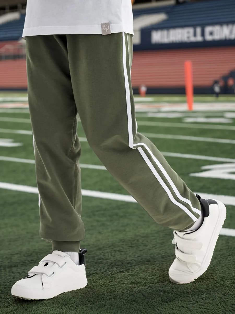 Спортивные брюки на резинке