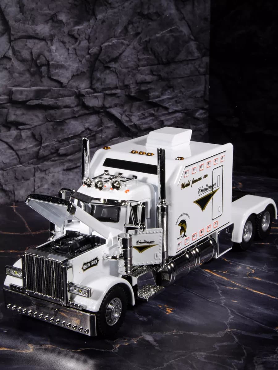 Машинка металлическая тягач Freightliner Фредлайнер 24см