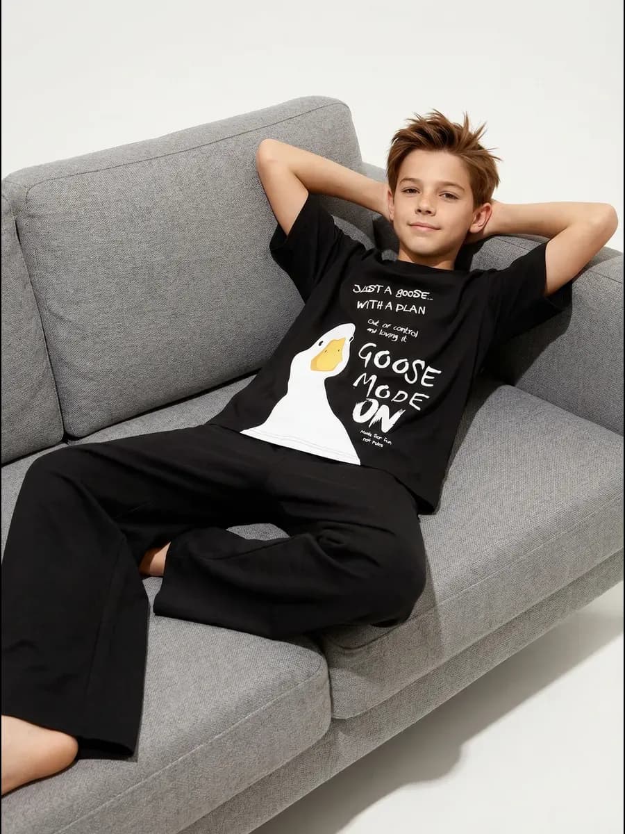 Пижама оверсайз подростковая с широкими штанами и футболкой