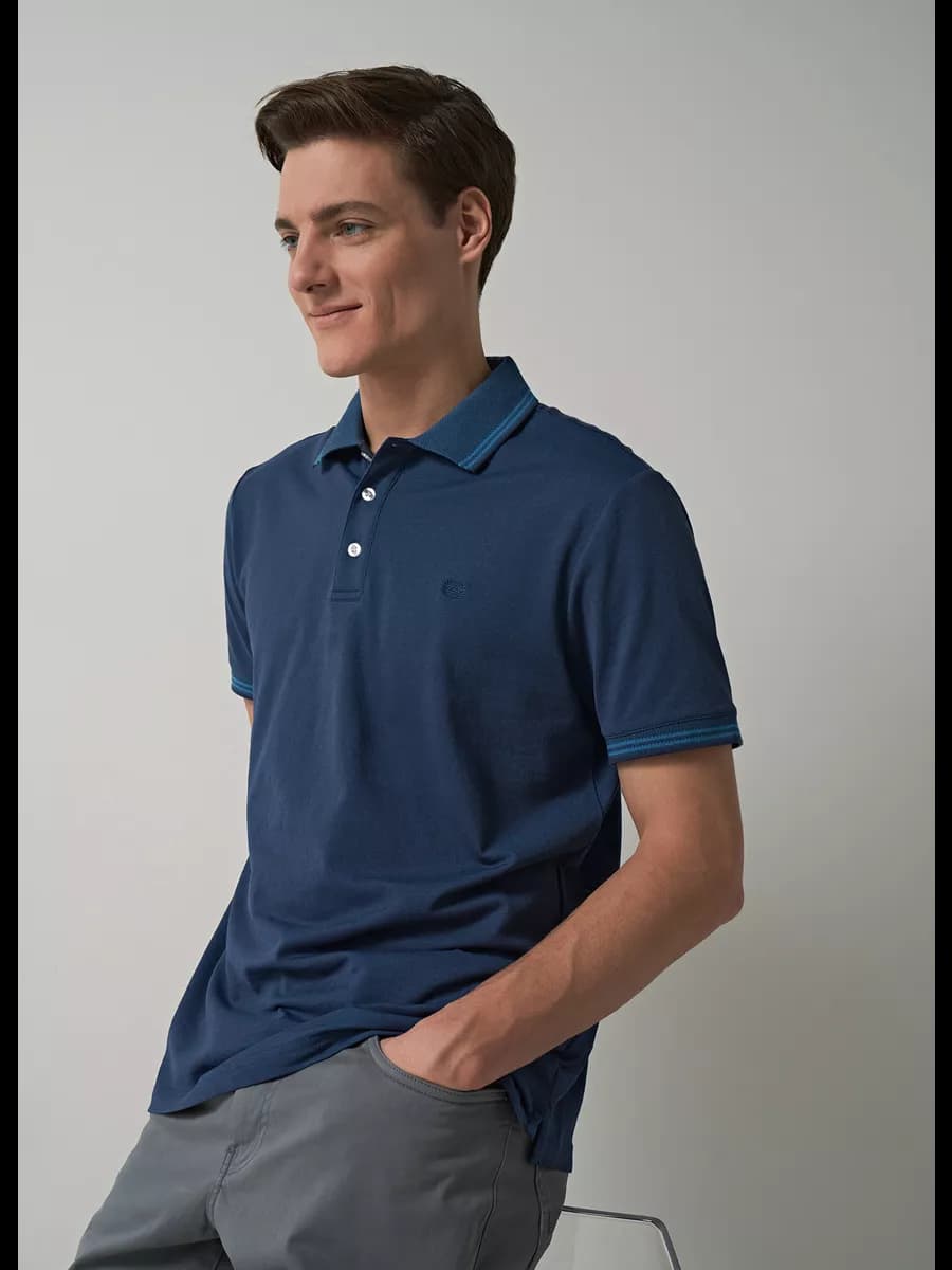 Футболка поло однотонная с воротником на пуговицах