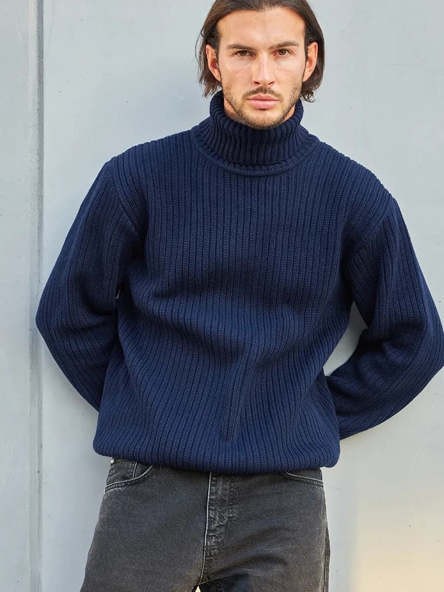 Свитер вязаный с горлом оверсайз