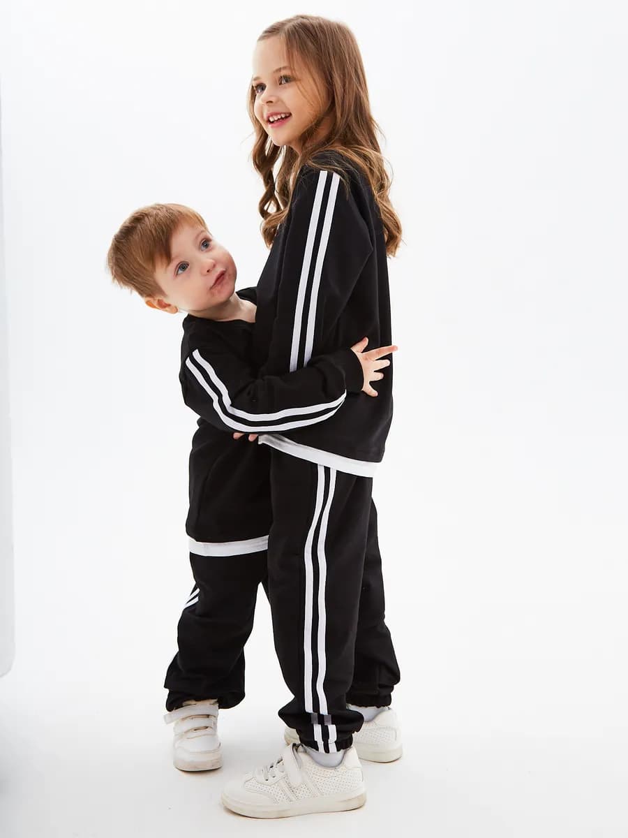 Костюм спортивный с имитацией футболки для детей