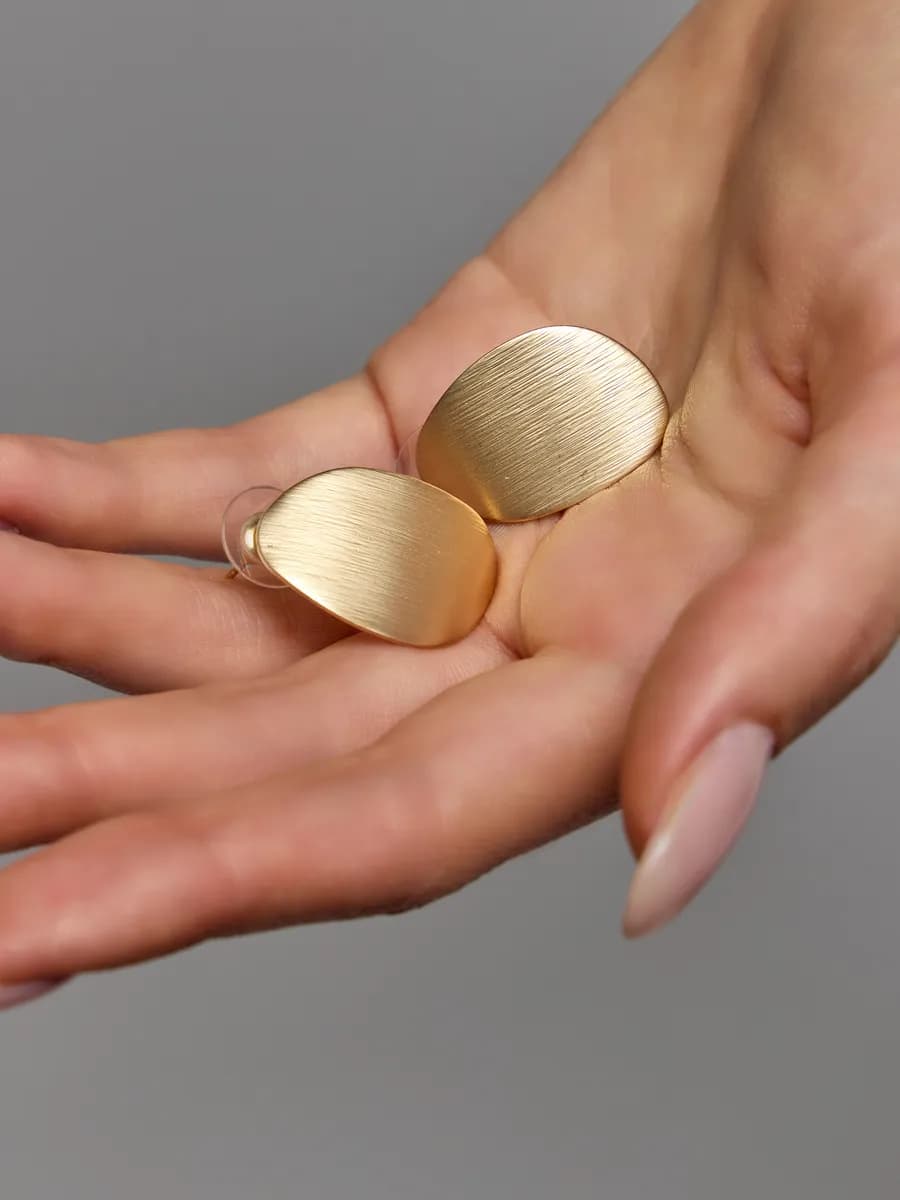 Серьги бижутерия матовые золотистые гвоздики - фото 1