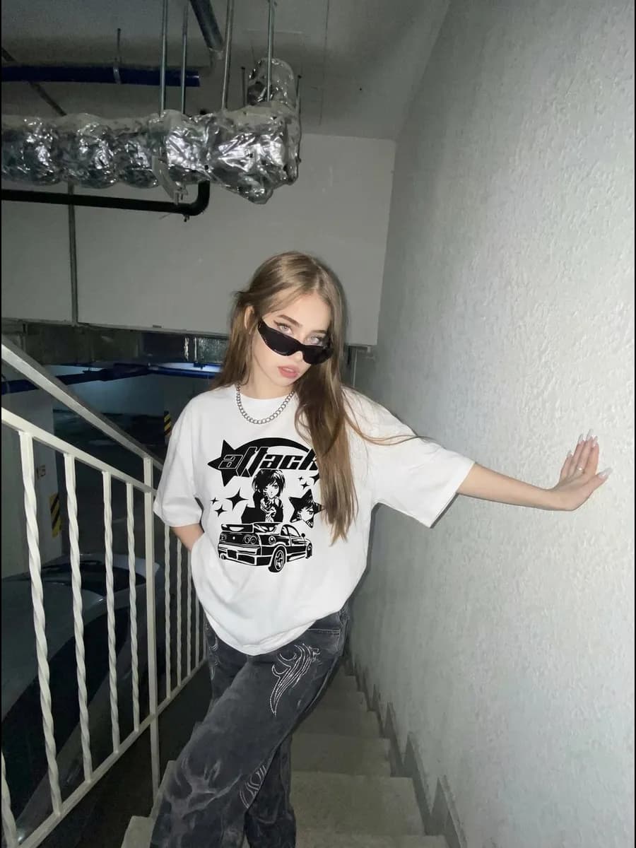 Светящаяся футболка с принтом аниме y2k