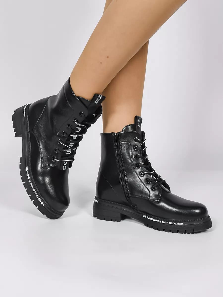 Ботинки демисезонные на шнуровке на каблуке кожаные