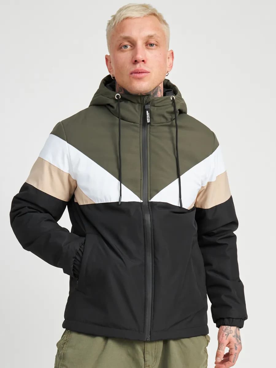 Куртка демисезонная c капюшоном - фото 1