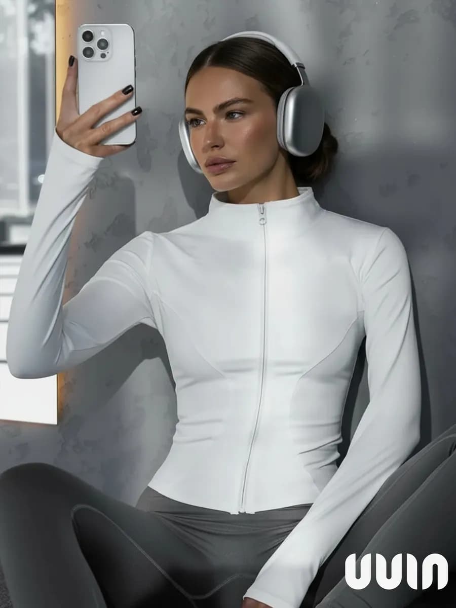 Спортивная кофта на молнии с вырезом для пальца обтягивающая