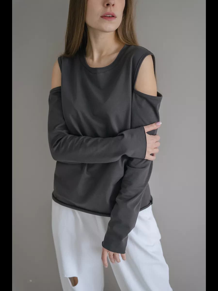 Лонгслив женский однотонный с вырезами на плечах