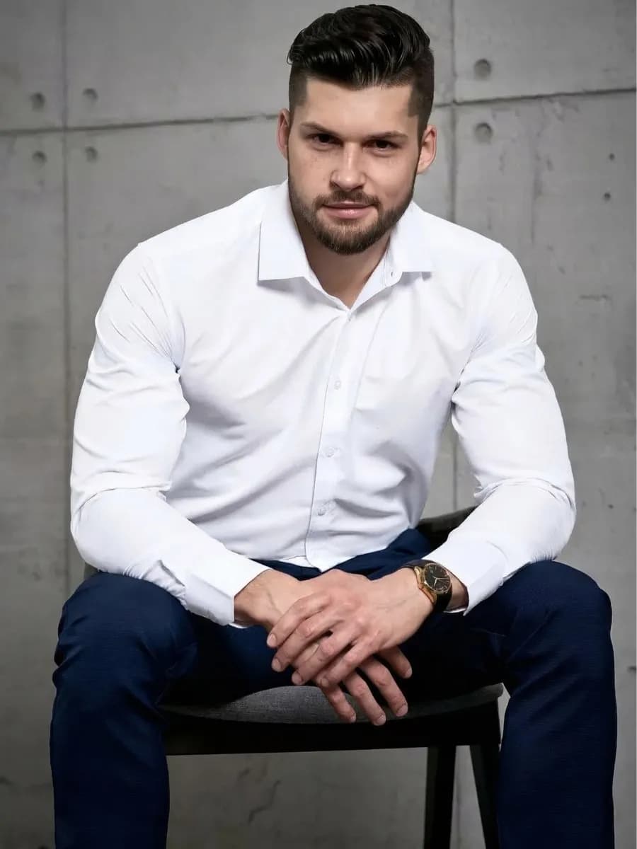 Рубашка белая приталенная с длинным рукавом