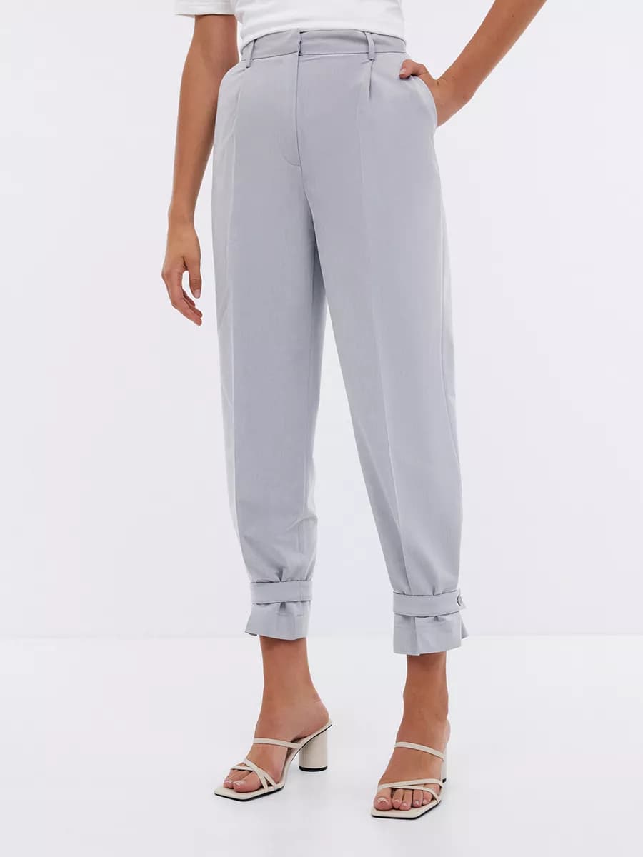 Брюки из костюмной ткани со сборкой и стрелками