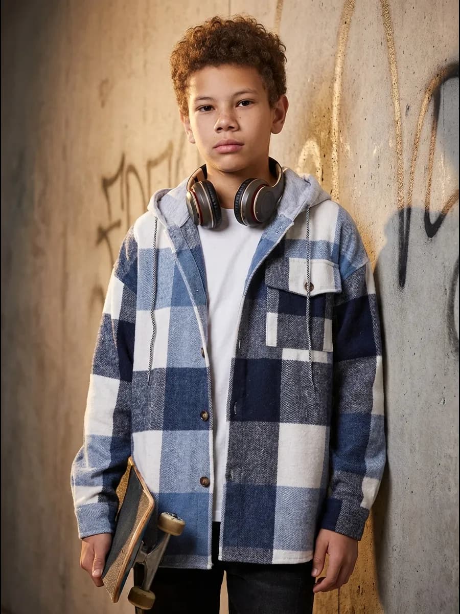 Рубашка в клетку теплая модная оверсайз с капюшоном