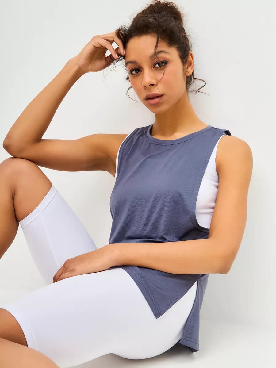 Майка спортивная для фитнеса графит, серая