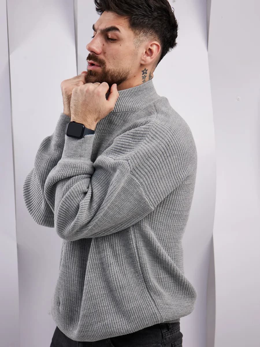 Теплый джемпер оверсайз с воротником