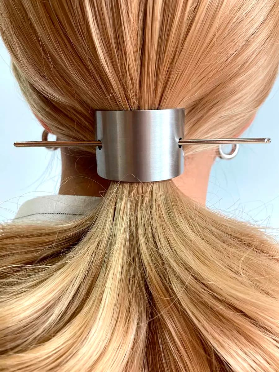 Заколка для хвоста с палочкой металлическая