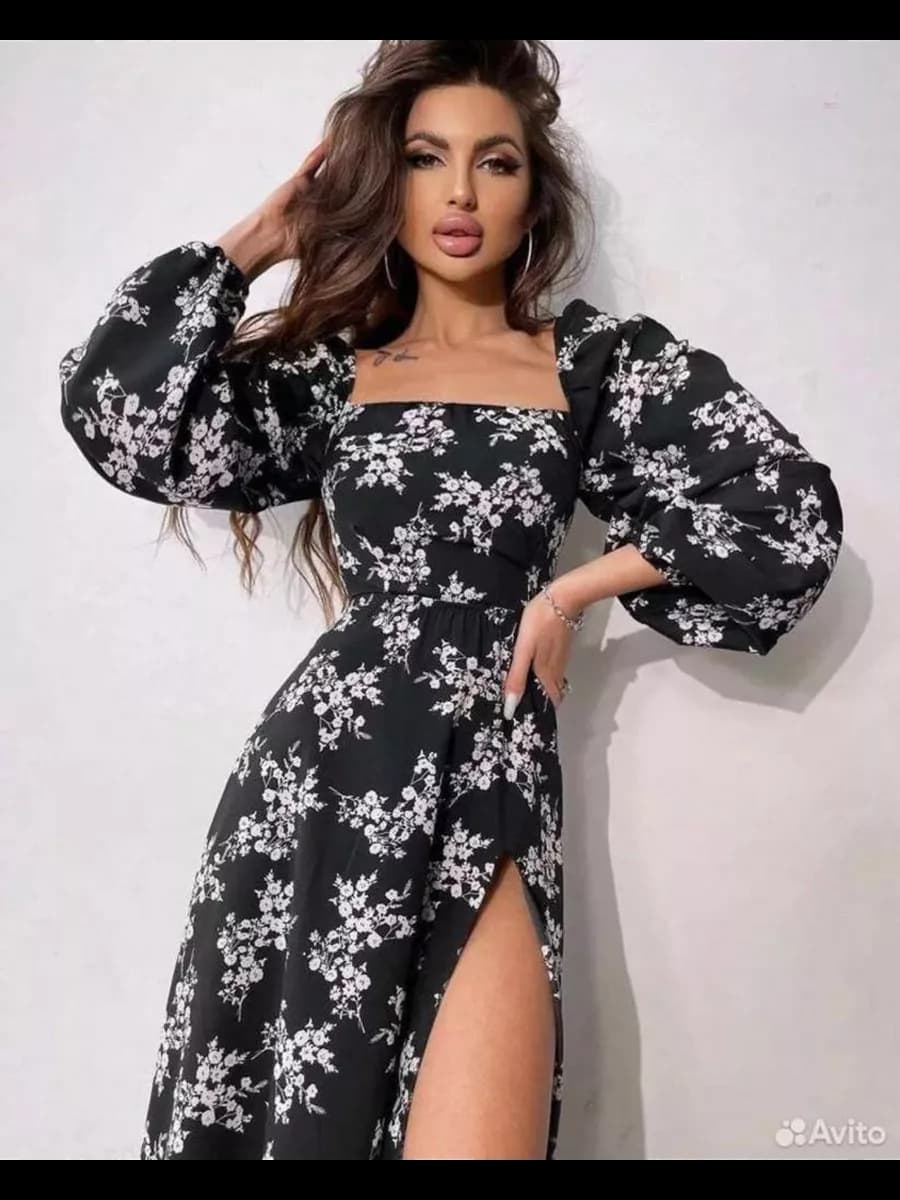 Стильное платье с открытой спиной