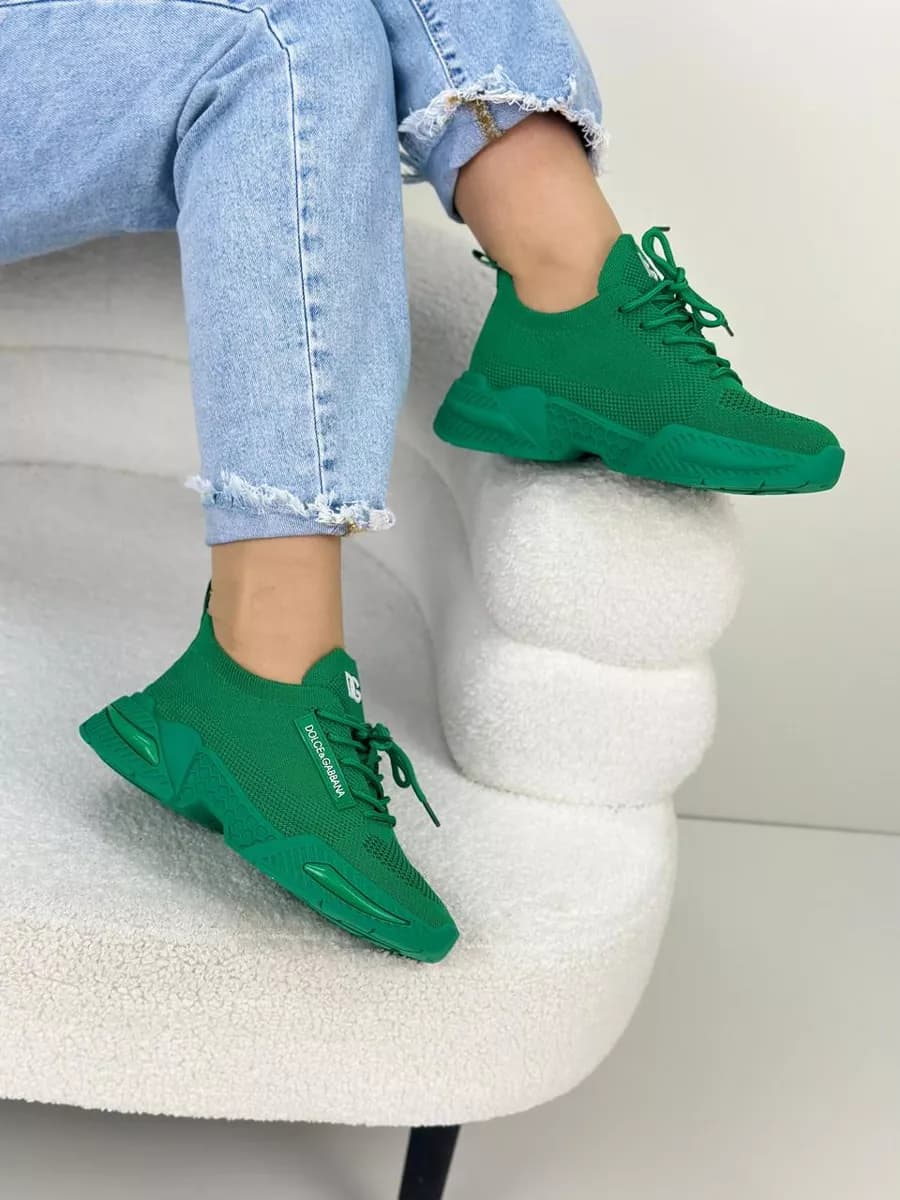 Кроссовки спортивные